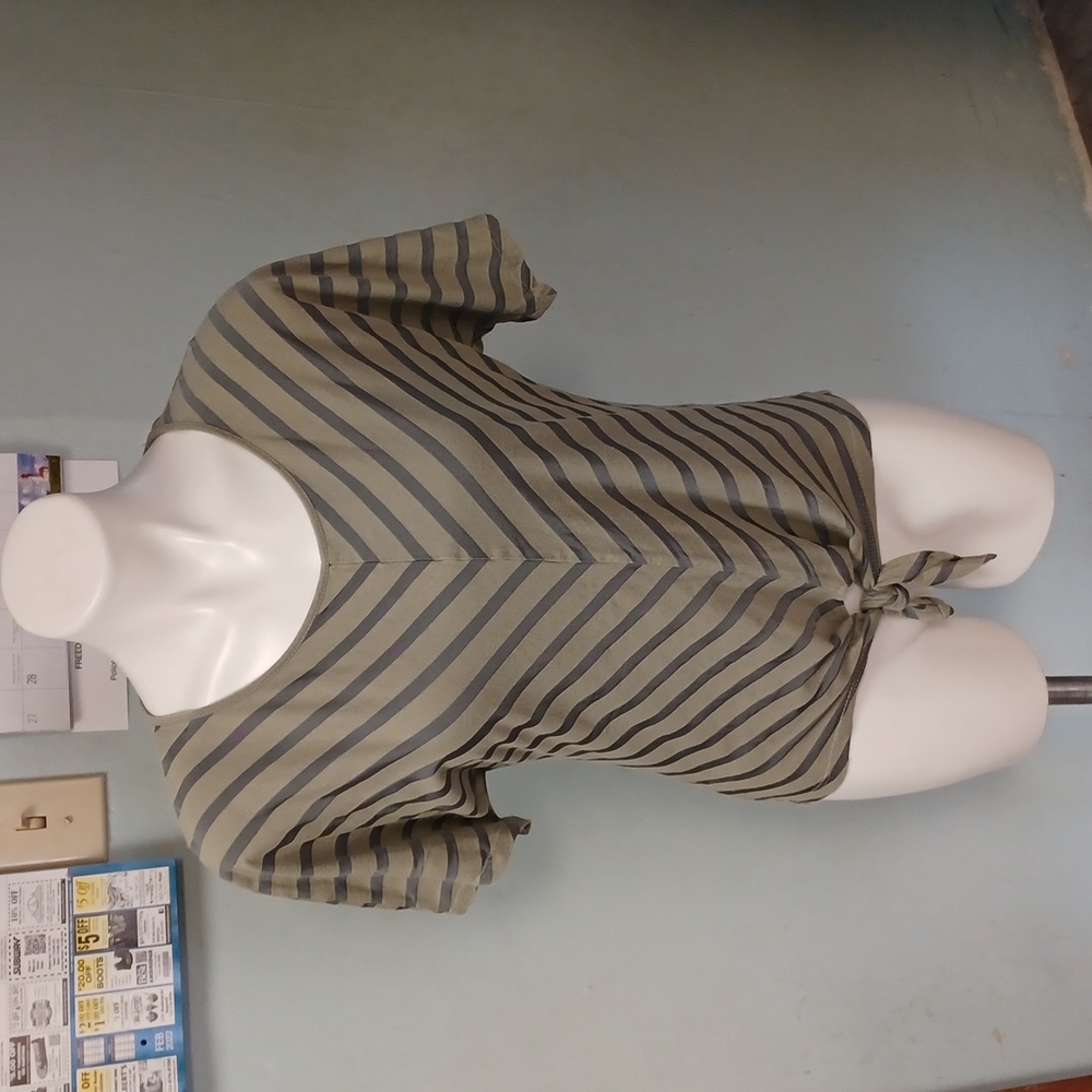 Chico's Short Sleeved front tie pullover striped shirt. Green w/Gray Stripes